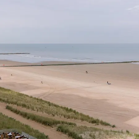 Wonderful With Frontal Sea View In Westende 米德尔克尔克